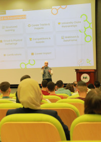 جلسة تعريفية حول منصة Data Camp في الجامعة العربية الأمريكية بالتعاون مع Gaza Sky Geeks
