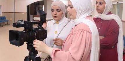 طلبة من الجامعة العربية الأمريكية يرصدون قصص الإرادة في مدرسة النور للمكفوفين